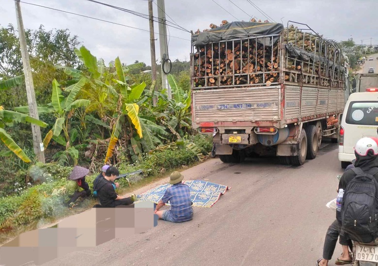 Đắk Lắk: Va chạm với xe tải, người đ&agrave;n &ocirc;ng đi xe m&aacute;y tử vong tại chỗ- Ảnh 1.