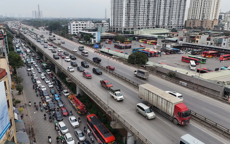 Nhiều tuyến đường của H&agrave; Nội hạn chế phương tiện hoạt động trong giờ cao điểm