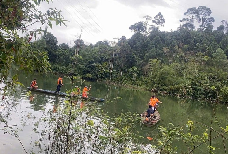 Lật ghe chở 7 người đi làm rẫy ở Đà Nẵng, một người tử vong- Ảnh 1. Lật ghe chở 7 người đi làm rẫy ở Đà Nẵng, một người tử vong- Ảnh 1.