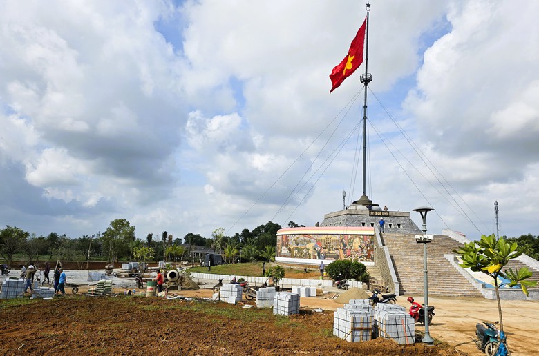 C&ocirc;ng tr&igrave;nh tu bổ cầu Hiền Lương thi c&ocirc;ng xuy&ecirc;n lễ, chạy nước r&uacute;t về đ&iacute;ch- Ảnh 1.