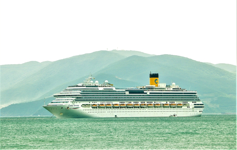 Kh&aacute;nh H&ograve;a đ&oacute;n t&agrave;u du lịch biển đầu ti&ecirc;n trong năm 2026- Ảnh 1.