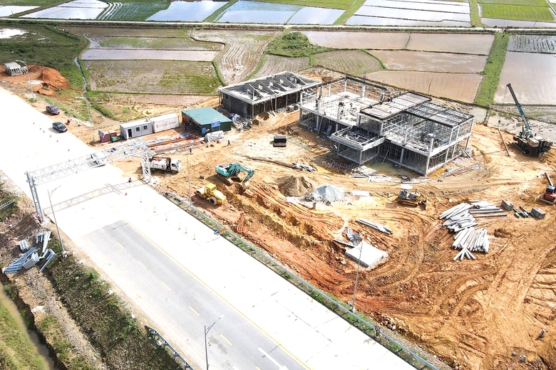 Chạy đua ho&agrave;n thiện trạm thu ph&iacute; cao tốc qua H&agrave; Tĩnh trước thời điểm vận h&agrave;nh- Ảnh 1.