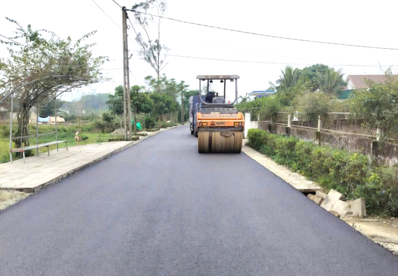 Nhiều tuyến đường giao th&ocirc;ng n&ocirc;ng th&ocirc;n ở H&agrave; Tĩnh được "thay &aacute;o mới&rdquo;- Ảnh 1.