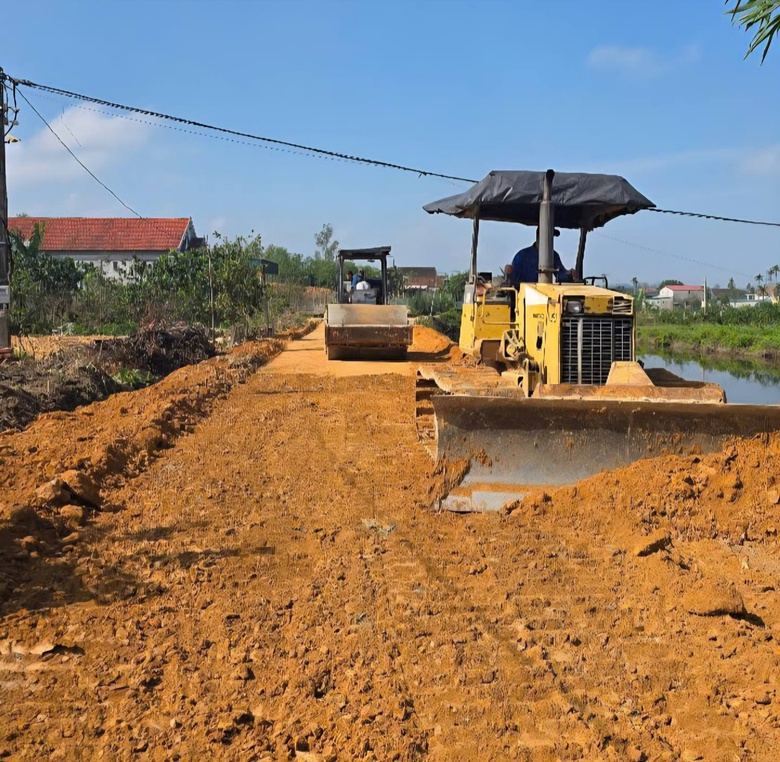 Nhiều tuyến đường giao th&ocirc;ng n&ocirc;ng th&ocirc;n ở H&agrave; Tĩnh được "thay &aacute;o mới&rdquo;- Ảnh 2.