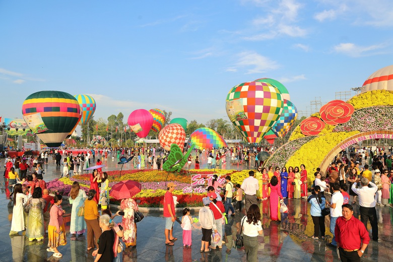 Du lịch Đồng Th&aacute;p thắng lớn nhờ Lễ hội Festival Hoa - Kiểng Sa Đ&eacute;c- Ảnh 1.