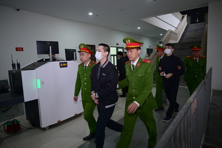 Hai cựu Cục trưởng Cục An to&agrave;n thực phẩm hầu t&ograve;a v&igrave; nhận hối lộ- Ảnh 8.