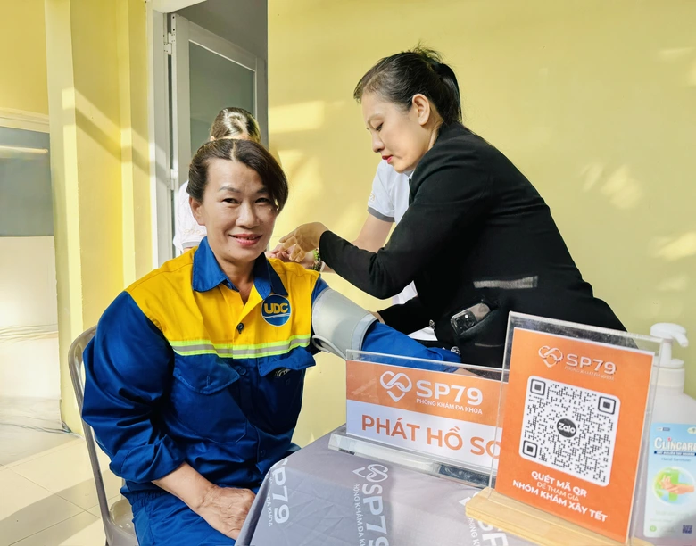 Ấm &aacute;p ng&agrave;y hội "X&acirc;y Tết" d&agrave;nh ri&ecirc;ng cho những c&ocirc;ng nh&acirc;n đắm m&igrave;nh nơi cống ngầm- Ảnh 3.
