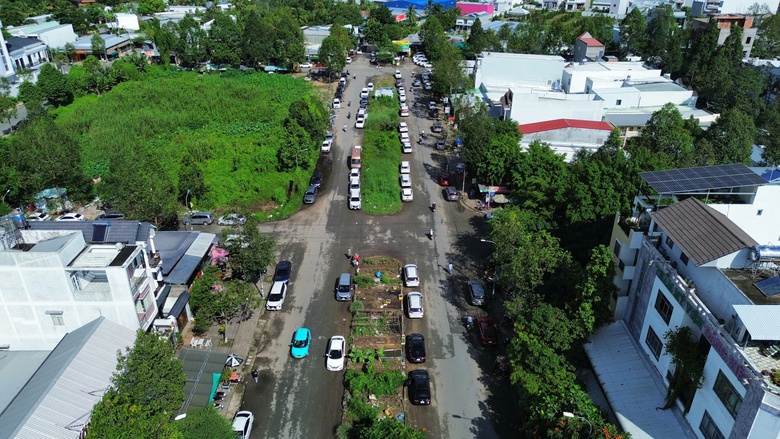 Vấn nạn h&agrave;ng trăm &ocirc; t&ocirc; đỗ k&iacute;n c&aacute;c tuyến đường quanh Bệnh viện SIS Cần Thơ bao giờ xử l&yacute;?- Ảnh 3.