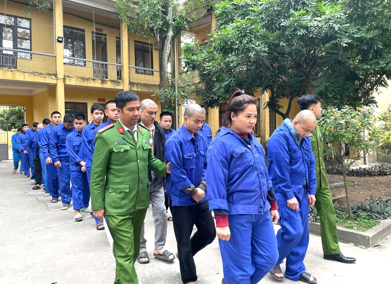 Hưng Y&ecirc;n: Triệt ph&aacute; đường d&acirc;y lừa đảo tinh vi qua mạng x&atilde; hội, giao dịch hơn 9.300 tỷ đồng- Ảnh 1.