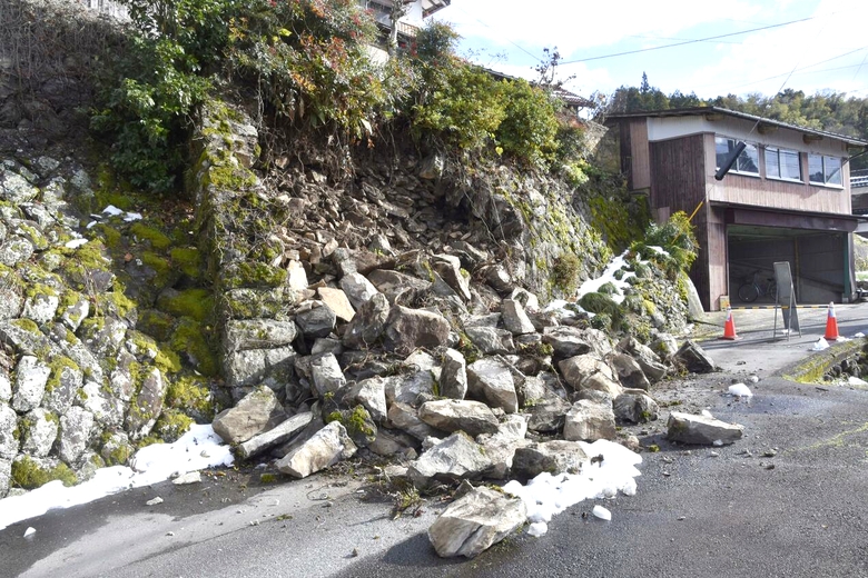 Động đất mạnh rung chuyển miền Tây Nhật Bản- Ảnh 1. Động đất mạnh rung chuyển miền Tây Nhật Bản- Ảnh 1.