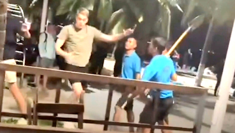 Khánh Hòa: Đình chỉ quán bar có nhân viên cầm xẻng dọa đánh khách nước ngoài- Ảnh 1. Khánh Hòa: Đình chỉ quán bar có nhân viên cầm xẻng dọa đánh khách nước ngoài- Ảnh 1.