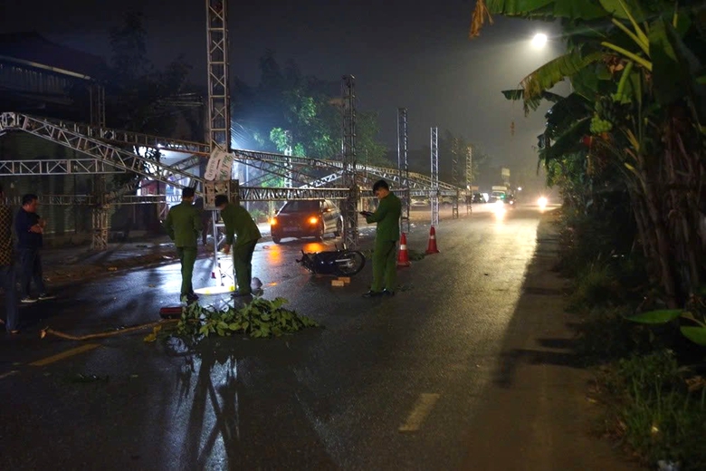 Khởi tố bị can cản trở giao th&ocirc;ng g&acirc;y tai nạn chết người ở Ph&uacute; Thọ- Ảnh 1.