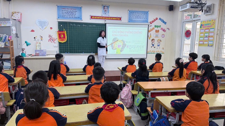 H&agrave; Nội tăng cường biện ph&aacute;p bảo vệ sức khỏe học sinh trong đợt r&eacute;t đậm- Ảnh 2.