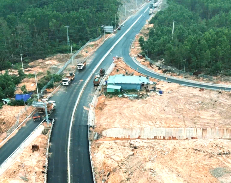 Đẩy nhanh thi c&ocirc;ng đưa cao tốc Quy Nhơn - Ch&iacute; Thạnh về đ&iacute;ch- Ảnh 3.
