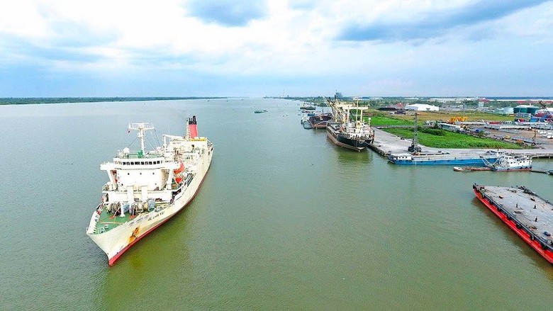 Định An l&agrave; KKT tổng hợp đa ng&agrave;nh, đa lĩnh vực, bao gồm c&ocirc;ng nghiệp - thương mại - dịch vụ - du lịch - đ&ocirc; thị ven biển v&agrave; n&ocirc;ng - l&acirc;m - ngư nghiệp gắn ph&aacute;t triển năng lượng t&aacute;i tạo v&agrave; kinh tế biển.
