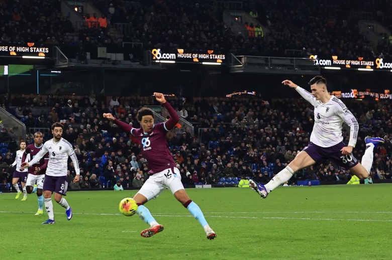 Sesko lập c&uacute; đ&uacute;p, MU vẫn bị Burnley cầm h&ograve;a- Ảnh 2.