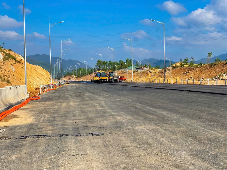 Đẩy nhanh thi c&ocirc;ng đưa cao tốc Quy Nhơn - Ch&iacute; Thạnh về đ&iacute;ch- Ảnh 1.