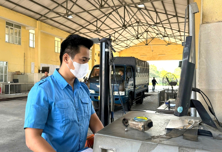 Ninh B&igrave;nh: Đơn giản thủ tục thu ph&iacute; đường bộ, giảm chi ph&iacute; đăng kiểm- Ảnh 4.