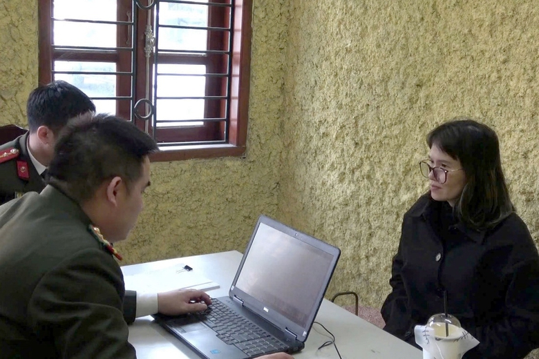 C&ocirc;ng an H&agrave; Nội bắt tạm giam Facebooker Ho&agrave;ng Hồng Th&aacute;i- Ảnh 1.