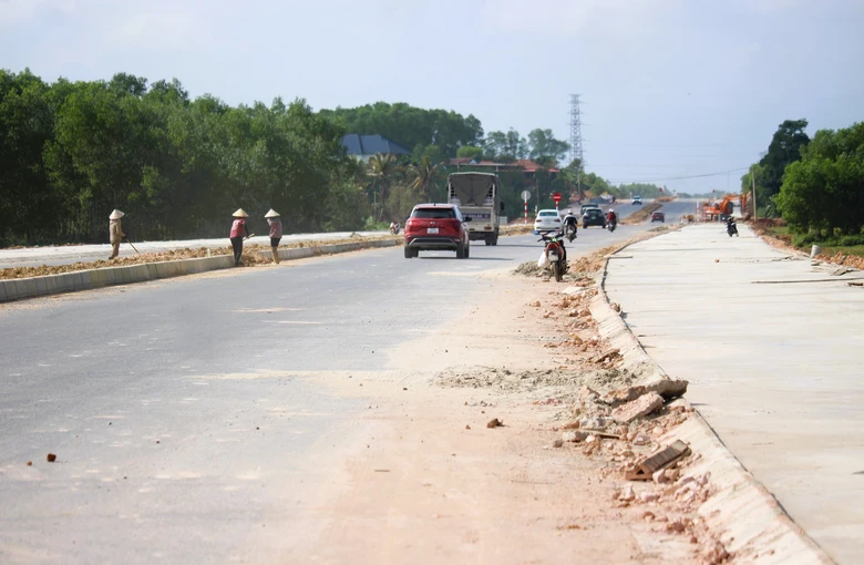 Hai tuyến đường dở dang nhiều năm ở Quảng Trị sắp ho&agrave;n th&agrave;nh- Ảnh 12.