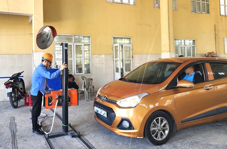 Ninh B&igrave;nh: Đơn giản thủ tục thu ph&iacute; đường bộ, giảm chi ph&iacute; đăng kiểm- Ảnh 3.