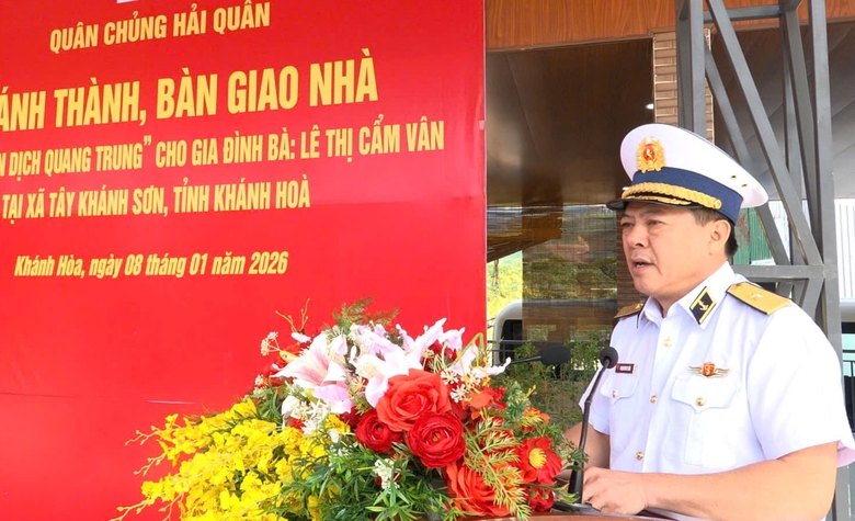 Qu&acirc;n chủng Hải qu&acirc;n kh&aacute;nh th&agrave;nh, b&agrave;n giao nh&agrave; cho người d&acirc;n bị thiệt hại do mưa lũ- Ảnh 1.