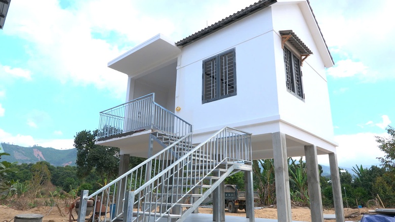 Qu&acirc;n chủng Hải qu&acirc;n kh&aacute;nh th&agrave;nh, b&agrave;n giao nh&agrave; cho người d&acirc;n bị thiệt hại do mưa lũ- Ảnh 3.