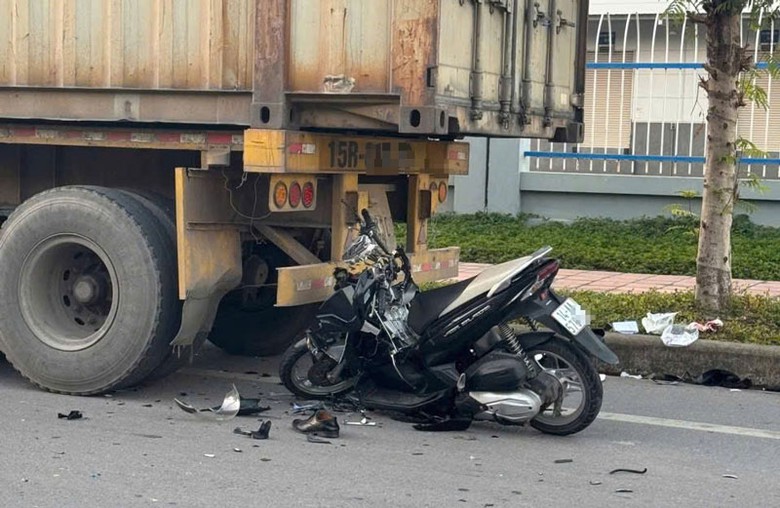 Hiện trường vụ tai nạn thương t&acirc;m - Ảnh: Đức T&ugrave;y.