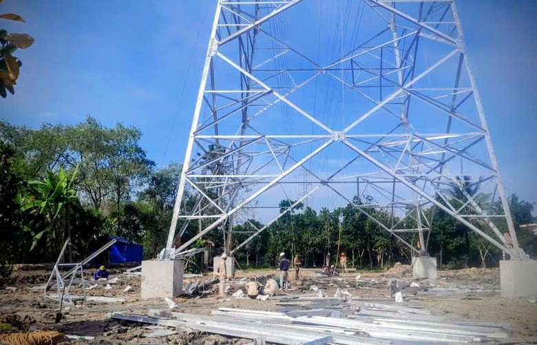 Đang di dời đường điện cao thế tr&ecirc;n cao tốc Cao L&atilde;nh - An Hữu- Ảnh 3.