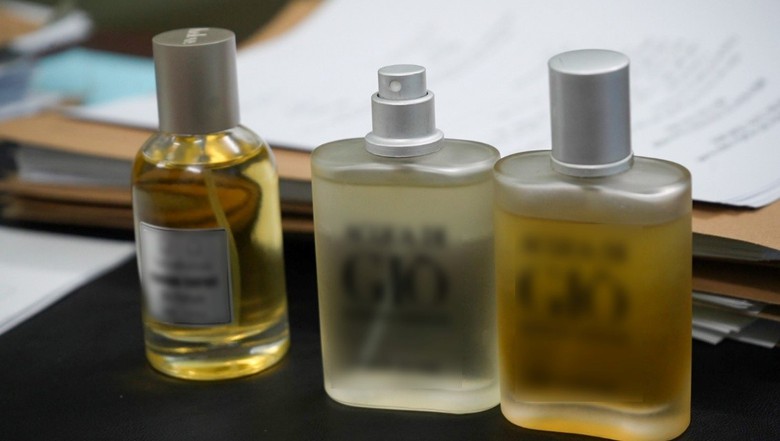 Triệt phá đường dây sản xuất nước hoa Dior, Chanel… giả tại Cần Thơ- Ảnh 3. Triệt phá đường dây sản xuất nước hoa Dior, Chanel… giả tại Cần Thơ- Ảnh 3.