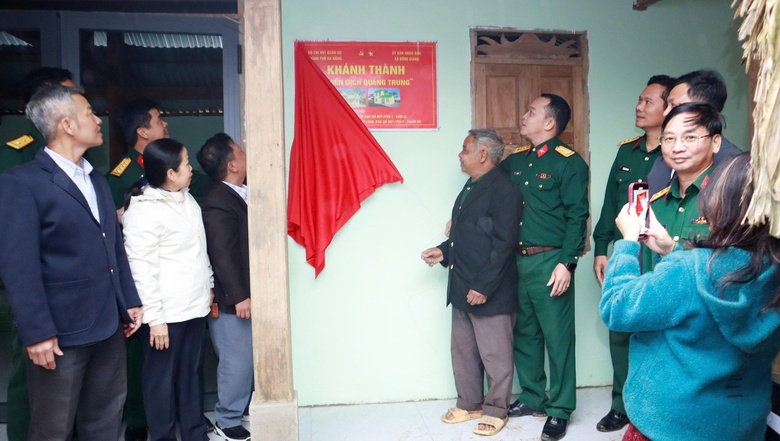 Bộ Chỉ huy quân sự Đà Nẵng bàn giao căn nhà xây mới đầu tiên trong Chiến dịch Quang Trung- Ảnh 1. Bộ Chỉ huy quân sự Đà Nẵng bàn giao căn nhà xây mới đầu tiên trong Chiến dịch Quang Trung- Ảnh 1.