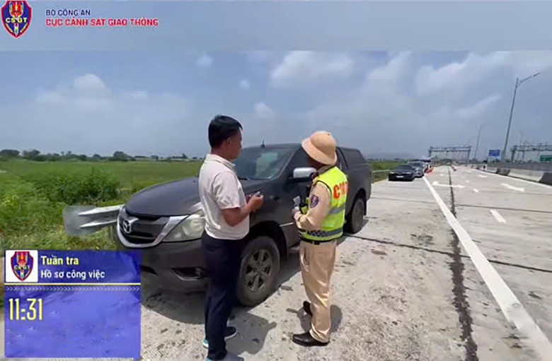 Tạm giữ ô tô, phạt tiền tài xế không bằng lái chạy xe quá tốc độ trên cao tốc- Ảnh 1.