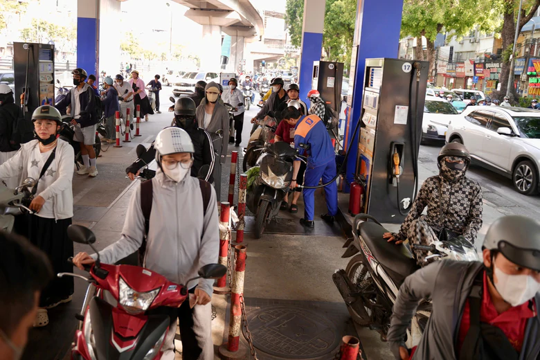 Giá xăng đồng loạt tăng- Ảnh 1.