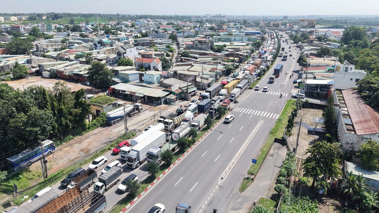 Nhiều tuyến đường ở Đồng Nai ùn tắc suốt buổi sáng, QL51 kẹt hơn 6km- Ảnh 1.