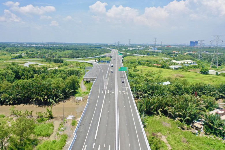 Tài xế cần lưu ý gì khi đi toàn tuyến cao tốc Bến Lức - Long Thành? - Ảnh 1.