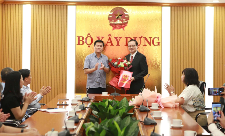 Bộ Xây dựng công bố quyết định công tác cán bộ, Vụ Quy hoạch - Kiến trúc có tân Vụ trưởng- Ảnh 1.