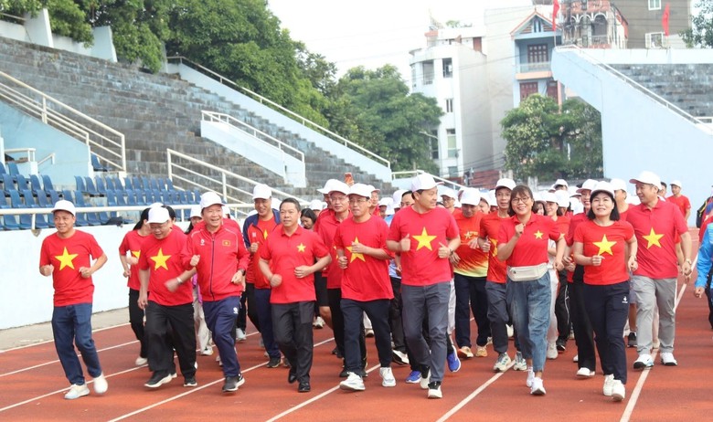 Gần 2.000 người tham gia lễ phát động phong trào toàn dân tập luyện thể thao tại Lạng Sơn- Ảnh 2.