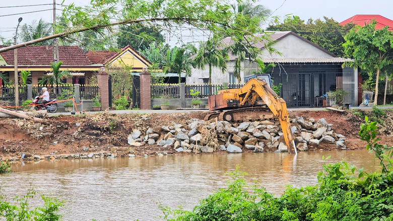 Quảng Trị: Dự án khắc phục khẩn cấp sạt lở bờ sông Vĩnh Định đang triển khai thế nào?- Ảnh 6.