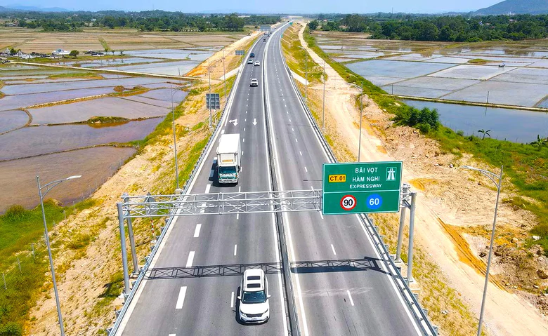 Nỗ lực khắc phục bất cập hệ thống biển báo giao thông - Ảnh 2.