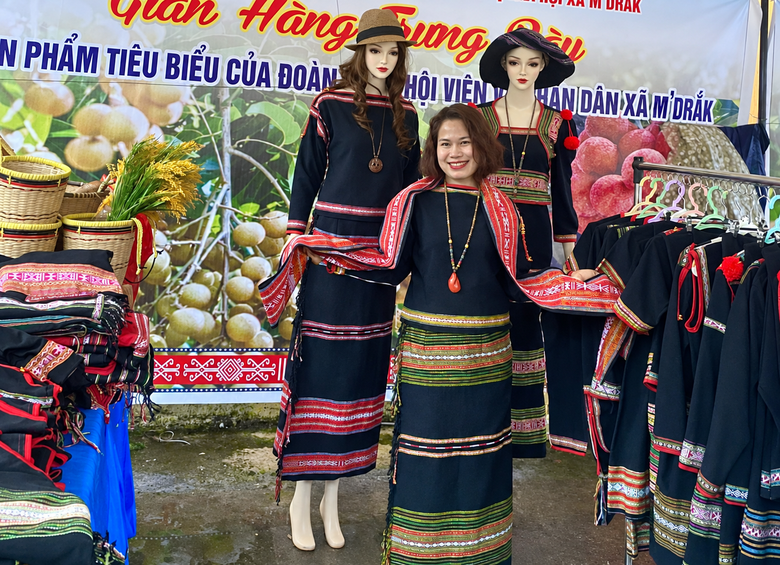 Kỳ cuối: Nông dân đưa nông sản, thổ cẩm lên “chợ số”, mở rộng đầu ra- Ảnh 2.