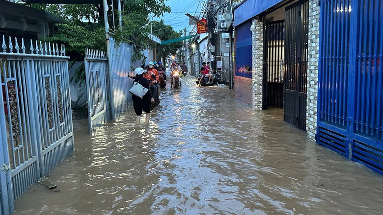 Lũ trên sông Đồng Nai vẫn ở mức cao, cảnh báo ngập nhiều khu vực- Ảnh 4.