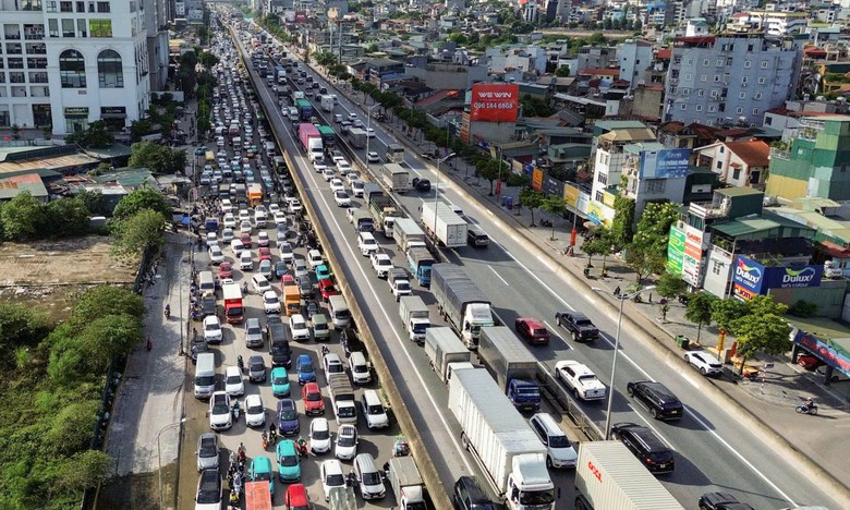 Hà Nội: Vành đai 3 trên cao ùn xe giờ cao điểm, CSGT nêu lý do và khuyến cáo- Ảnh 1.