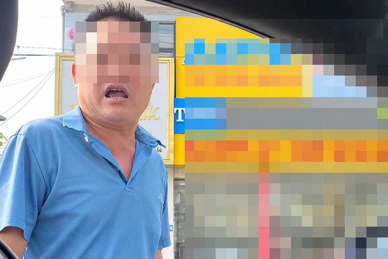 Hà Nội: Lời khai tài xế xe máy chặn ô tô, bóp mũi và tát người lái trên đường Dương Đức Hiền - Ảnh 1.