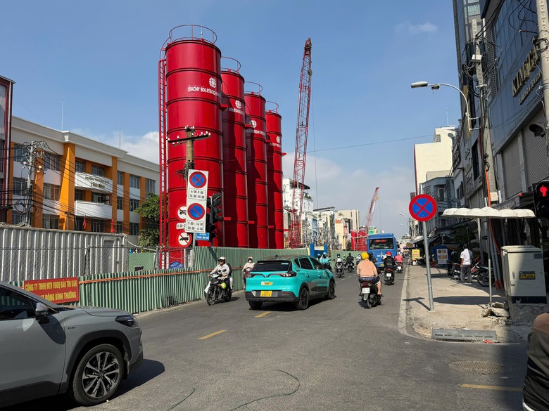 TP.HCM điều chỉnh làn đường theo giờ, giảm ùn tắc khi thi công metro số 2 - Ảnh 4.
