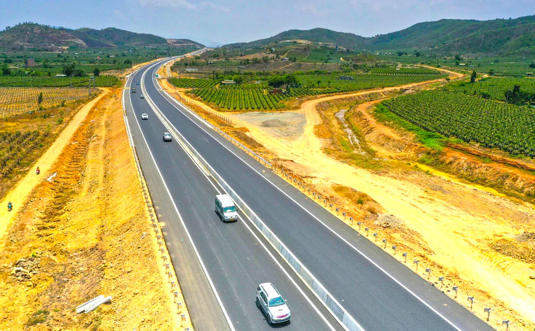 Phương tiện được chạy tốc độ tối đa 120km/h trên cao tốc Phan Thiết - Dầu Giây- Ảnh 1.