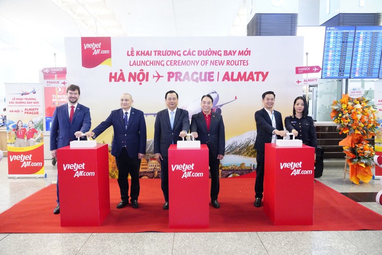 Khai trương đường bay đến Almaty, Praha, Vietjet mở thêm kết nối Việt Nam với thế giới   - Ảnh 1.