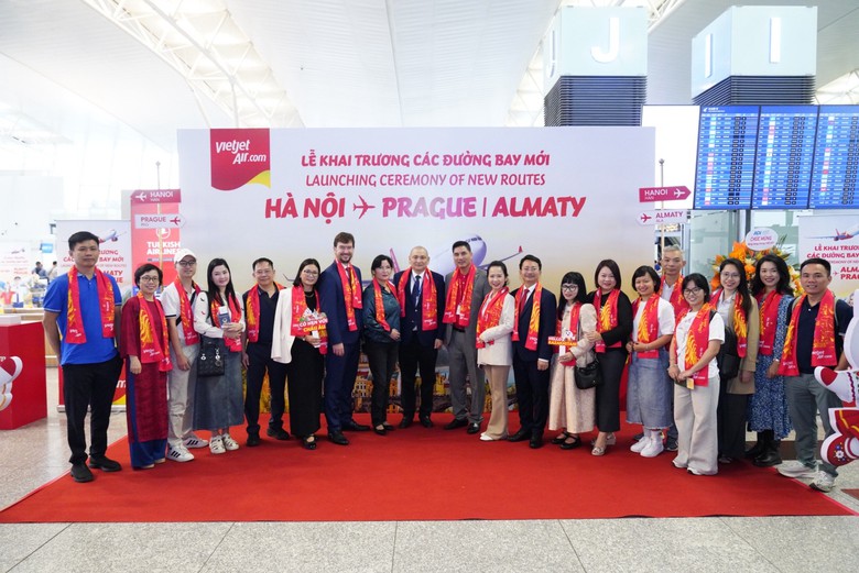 Khai trương đường bay đến Almaty, Praha, Vietjet mở thêm kết nối Việt Nam với thế giới   - Ảnh 2.