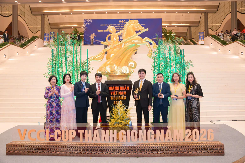 Chủ tịch CNCTech Nguyễn Văn Hùng được vinh danh tại Cúp Thánh Gióng 2026 - Ảnh 5.
