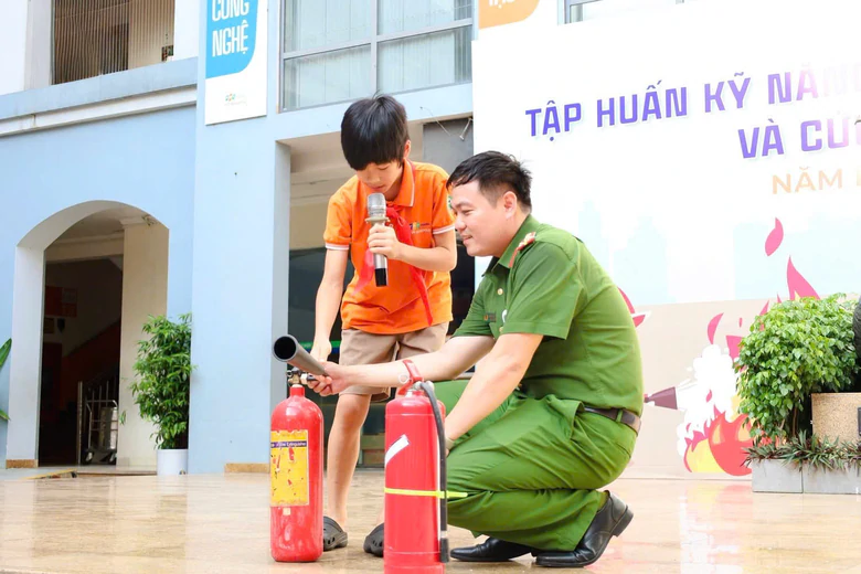Hà Nội: Trường học tăng cường giáo dục, thực hành kỹ năng an toàn cho học sinh- Ảnh 8.