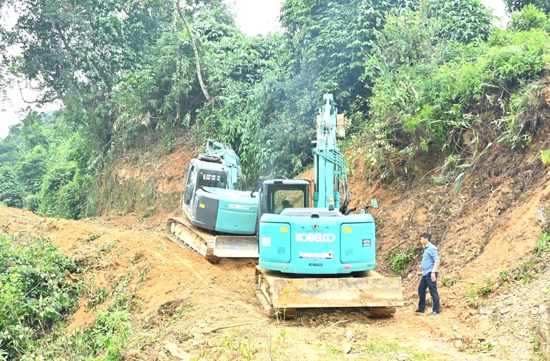 Mở đường qua núi Giăng Màn, kết nối hai bản người Chứt ở Hà Tĩnh và Quảng Trị- Ảnh 2.